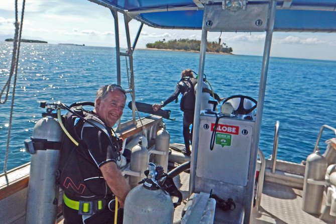 Certified Scuba Diving with Whitetip Marine Adventures team - Sailing toward the Mamanuca Islands