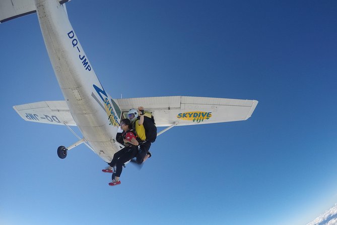 Extreme 12000ft Tandem Jump (45 seconds free fall) - Who will enjoy this most?
