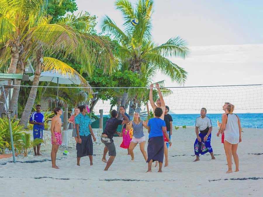 Fiji: Beachcomber Island Day Cruise with Snorkelling - Fijian food, tea, and drinks