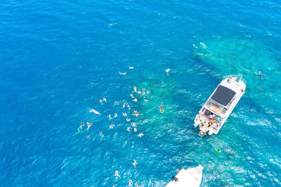 Fiji: Beachcomber Island Day Cruise with Snorkelling - Your first look at the dream island