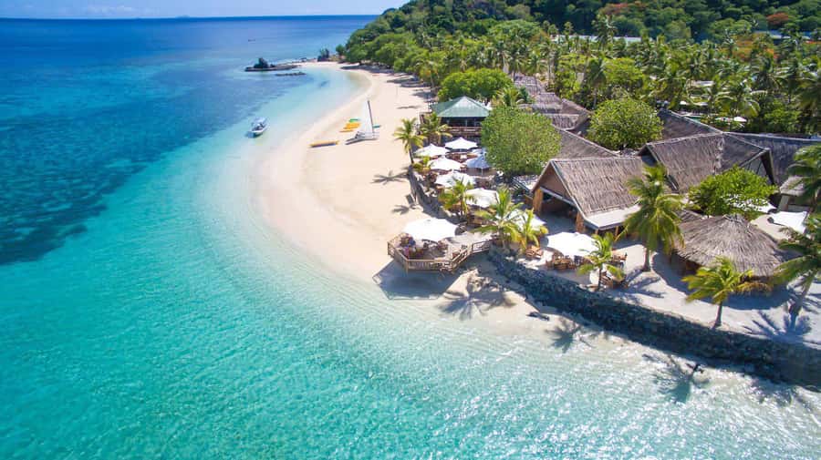 Fiji: Castaway Island Resort Day Cruise with Lunch - Lunch at the beachside restaurant
