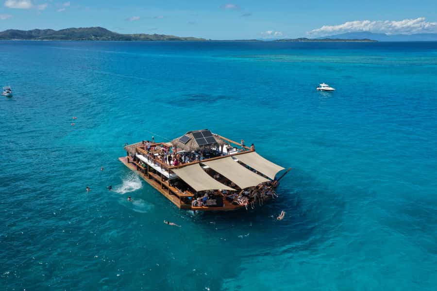 Fiji: Cloud 9 Floating Bar and Pizzeria Day Trip - Pizza, cocktails, and the real cost of a day