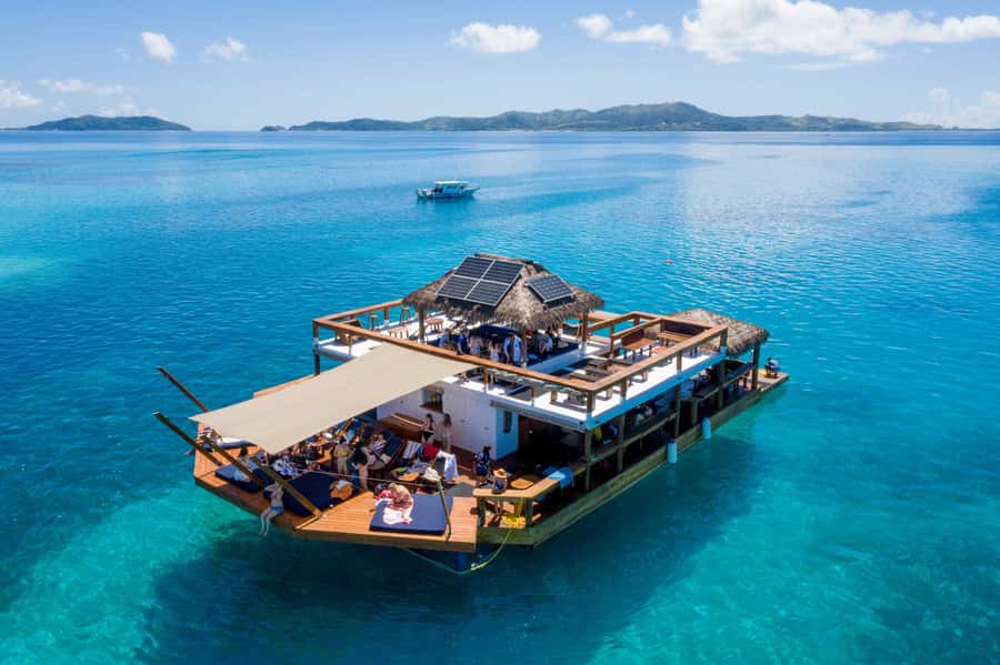 Fiji: Cloud 9 Floating Bar and Pizzeria Day Trip - Two levels of floating space