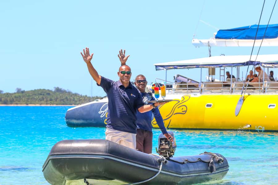 Fiji: South Sea Sailing Experience with Lunch & Drinks - The sand cay stop and floating-bar feeling