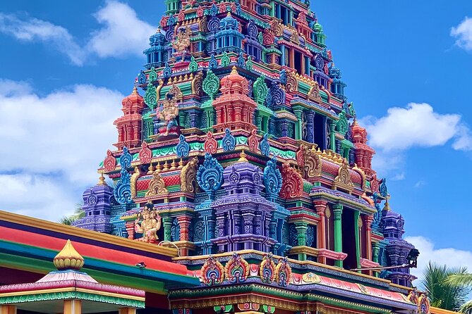 Half Day Nadi "Historical and Cultural Tour" with Village,Temple,Gardens&Markets - The role of the driver and guide