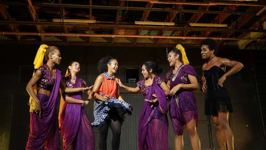 Nadi: VOU Evening Dinner and Show Experience - The 5:30 p.m. hotel pickup