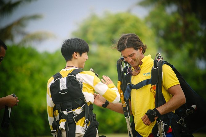 Skydive Fiji Legend 13000ft Tandem Jump (60 seconds free fall) - Who will get the most from this jump
