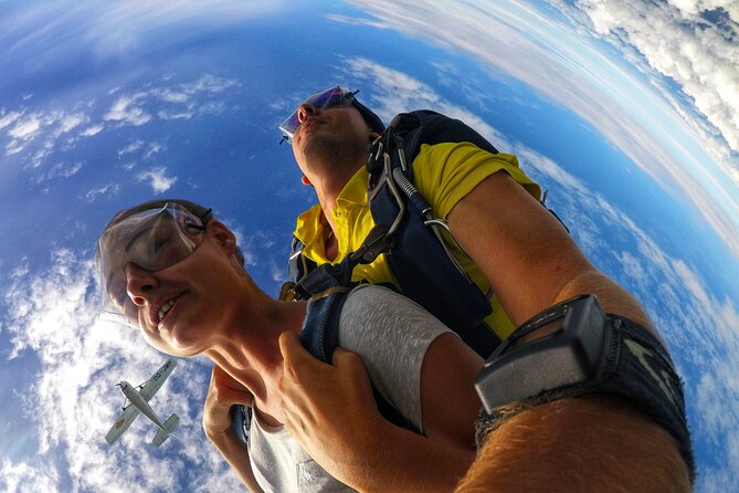 Skydive Fiji Legend 13000ft Tandem Jump (60 seconds free fall) - Practical details that can affect your decision