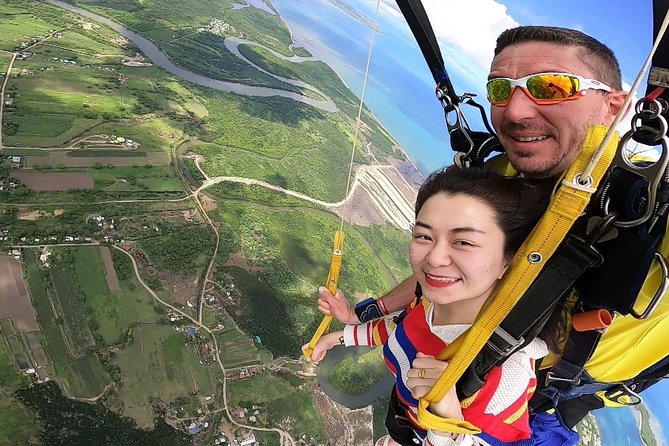 Skydive Fiji Radical 10000ft Tandem Jump (30 seconds free fall) - Freefall over Denarau and the Mamanuca Islands