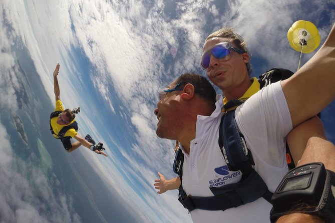 Skydive Fiji Radical 10000ft Tandem Jump (30 seconds free fall) - The views, and what you may not see