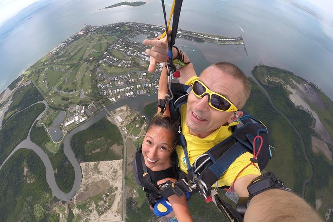 Skydive Fiji Radical 10000ft Tandem Jump (30 seconds free fall) - The moment the plane leaves the ground