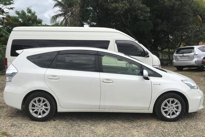 Taxi From Nadi & Wailoaloa Hotels to Nadi Int Airport - A look at the vehicles and driver service